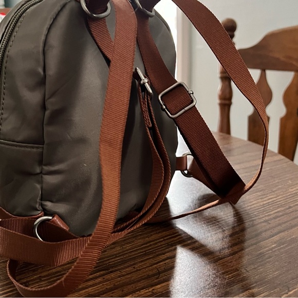 The Sak mini backpack or crossbody olive green - Picture 2 of 12